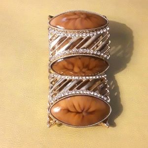 Bracelet with rhinestones and Stone